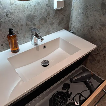 Northern - With Private Jacuzzi And Sauna - Brand New - Near Airport & Santa Claus Village