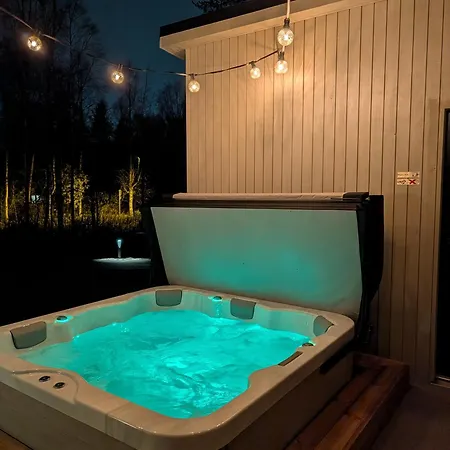 Northern - With Private Jacuzzi And Sauna - Brand New - Near Airport & Santa Claus Village